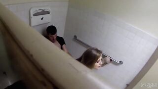 Трахает шлюху в туалете: 3000 русских видео
