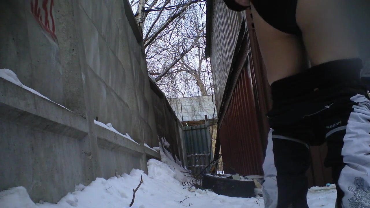 На улице зимой порно видео
